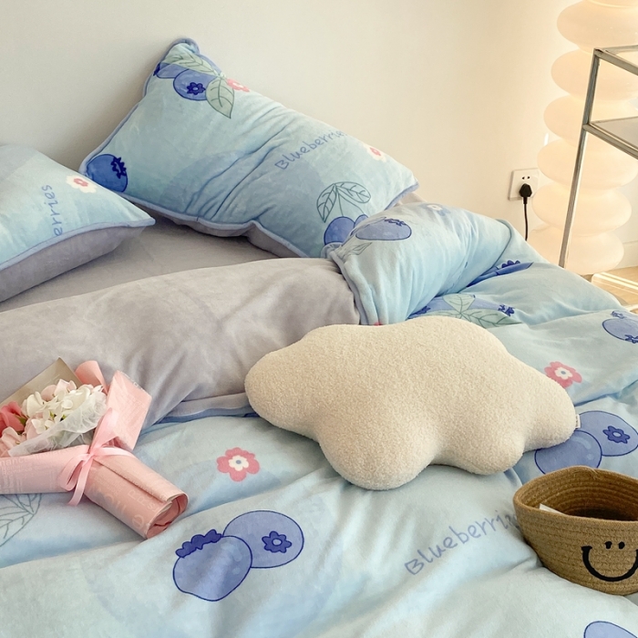 91家纺网 家纺一手货源 找家纺 昔可家纺 2021新款小包边牛奶绒四件套蓝莓泡泡