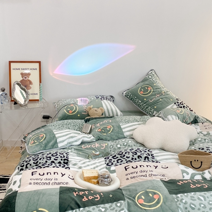 91家纺网 家纺一手货源 找家纺 昔可家纺 2021新款小包边牛奶绒四件套抹茶笑脸