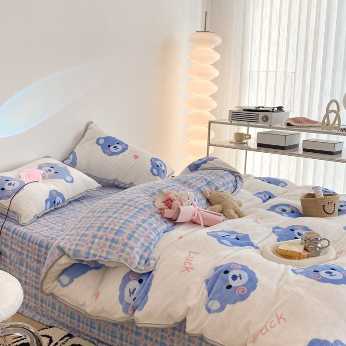 91家纺网 家纺一手货源 找家纺 昔可家纺 2021新款小包边牛奶绒四件套幸运小熊