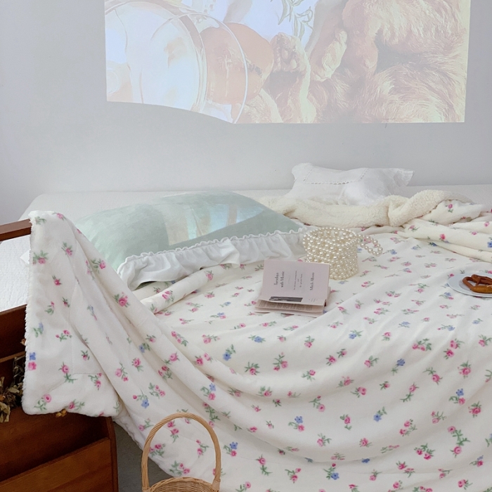 91家纺网 家纺一手货源 找家纺 昔可家纺 2021新款牛奶羊羔绒印花毛毯 韩式小花花