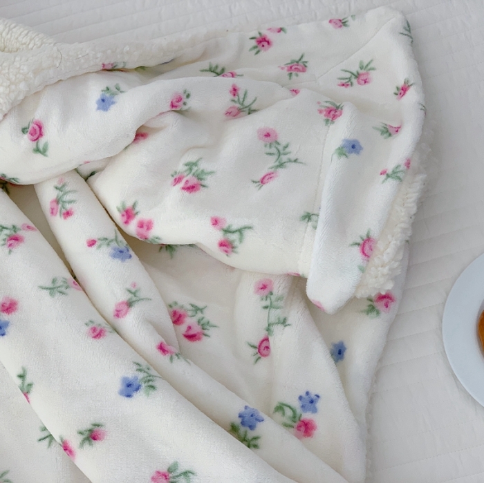 91家纺网 家纺一手货源 找家纺 昔可家纺 2021新款牛奶羊羔绒印花毛毯 韩式小花花