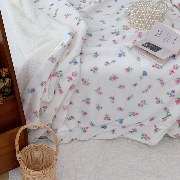 91家纺网 家纺一手货源 找家纺 昔可家纺 2021新款牛奶羊羔绒印花毛毯 韩式小花花