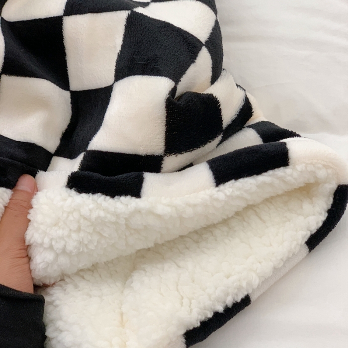91家纺网 家纺一手货源 找家纺 昔可家纺 2021新款牛奶羊羔绒印花毛毯 棋盘格-黑色