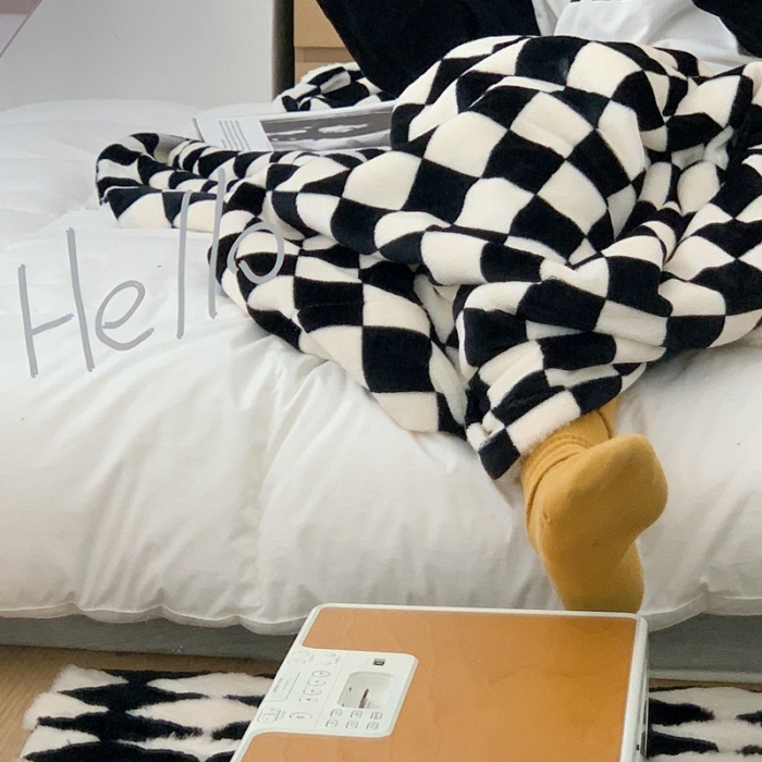 91家纺网 家纺一手货源 找家纺 昔可家纺 2021新款牛奶羊羔绒印花毛毯 棋盘格-黑色