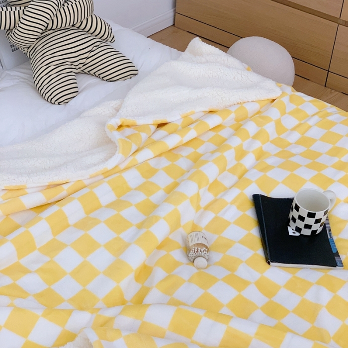 91家纺网 家纺一手货源 找家纺 昔可家纺 2021新款牛奶羊羔绒印花毛毯 棋盘格-黄色