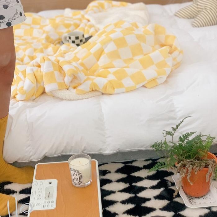 91家纺网 家纺一手货源 找家纺 昔可家纺 2021新款牛奶羊羔绒印花毛毯 棋盘格-黄色