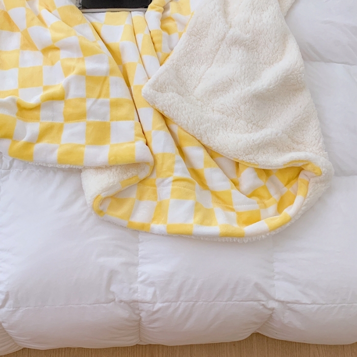 91家纺网 家纺一手货源 找家纺 昔可家纺 2021新款牛奶羊羔绒印花毛毯 棋盘格-黄色