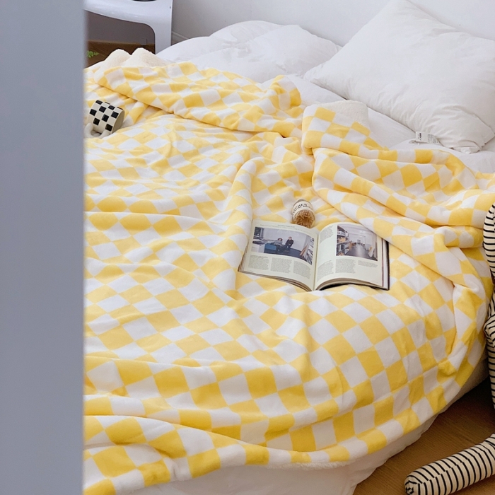 91家纺网 家纺一手货源 找家纺 昔可家纺 2021新款牛奶羊羔绒印花毛毯 棋盘格-黄色