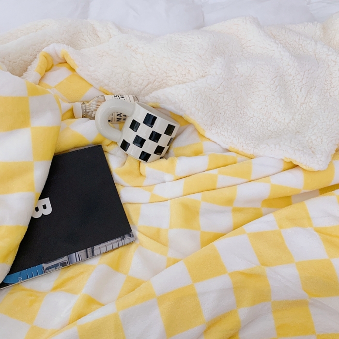 91家纺网 家纺一手货源 找家纺 昔可家纺 2021新款牛奶羊羔绒印花毛毯 棋盘格-黄色