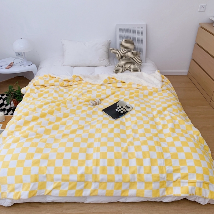 91家纺网 家纺一手货源 找家纺 昔可家纺 2021新款牛奶羊羔绒印花毛毯 棋盘格-黄色