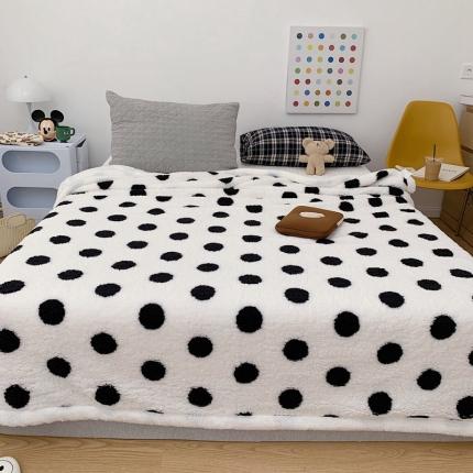 91家纺网 家纺一手货源 找家纺 昔可家纺 2021新款羊羔泰迪绒印花毛毯-第二组图 黑白波点