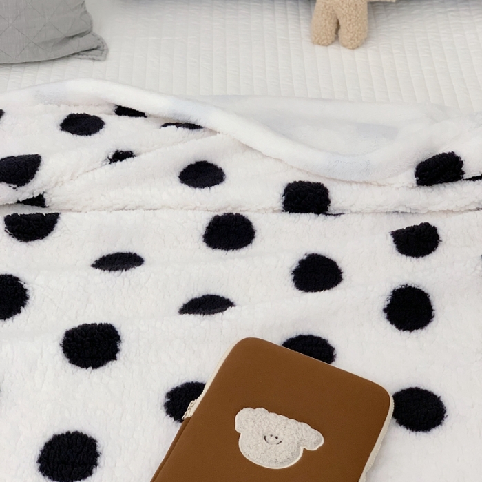 91家纺网 家纺一手货源 找家纺 昔可家纺 2021新款羊羔泰迪绒印花毛毯-第二组图 黑白波点
