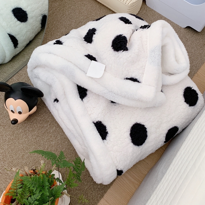 91家纺网 家纺一手货源 找家纺 昔可家纺 2021新款羊羔泰迪绒印花毛毯-第二组图 黑白波点