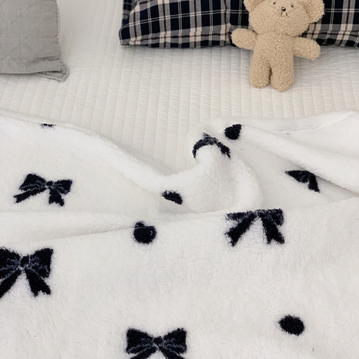 91家纺网 家纺一手货源 找家纺 昔可家纺2021新款羊羔泰迪绒印花毛毯第二组图黑白波点蝴蝶结