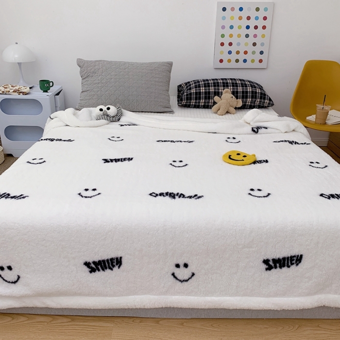 91家纺网 家纺一手货源 找家纺 昔可家纺 2021新款羊羔泰迪绒印花毛毯-第二组图 黑色笑脸