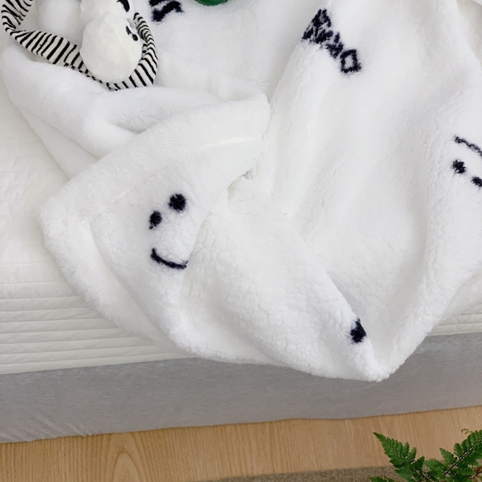 91家纺网 家纺一手货源 找家纺 昔可家纺 2021新款羊羔泰迪绒印花毛毯-第二组图 黑色笑脸