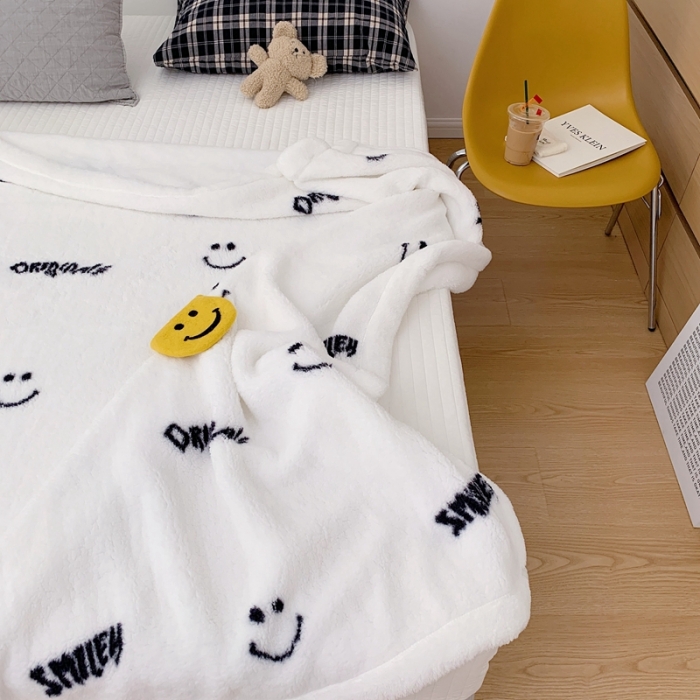 91家纺网 家纺一手货源 找家纺 昔可家纺 2021新款羊羔泰迪绒印花毛毯-第二组图 黑色笑脸
