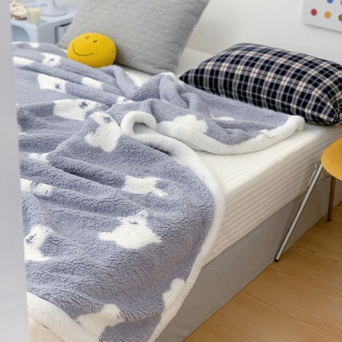 91家纺网 家纺一手货源 找家纺 昔可家纺 2021新款羊羔泰迪绒印花毛毯-第二组图 灰底白熊