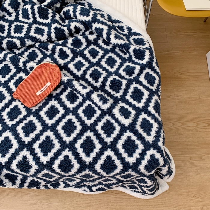 91家纺网 家纺一手货源 找家纺 昔可家纺 2021新款羊羔泰迪绒印花毛毯-第二组图 简约菱格