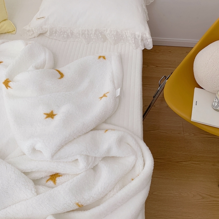 91家纺网 家纺一手货源 找家纺 昔可家纺2021新款羊羔泰迪绒印花毛毯-第二组图金色星星月亮