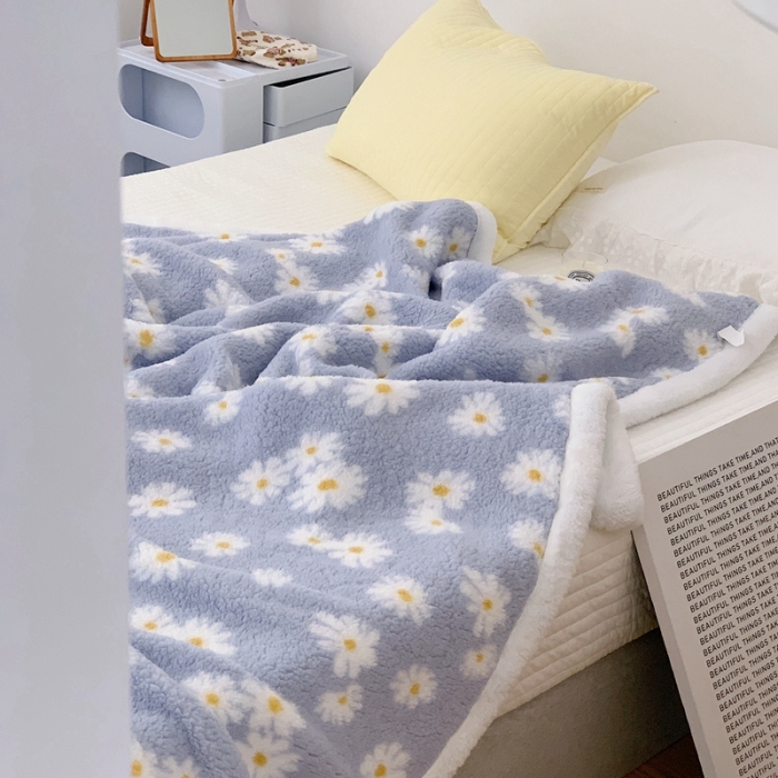 91家纺网 家纺一手货源 找家纺 昔可家纺 2021新款羊羔泰迪绒印花毛毯-第二组图浅蓝小雏菊