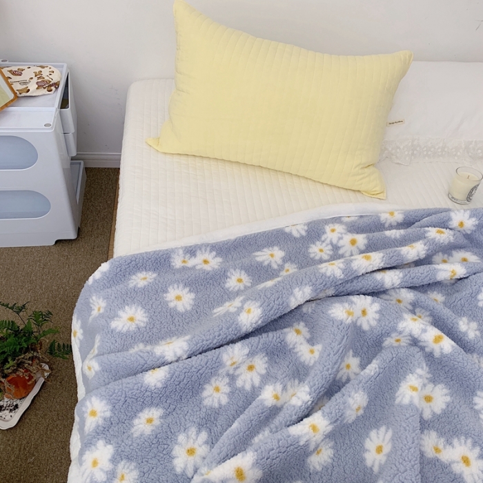 91家纺网 家纺一手货源 找家纺 昔可家纺 2021新款羊羔泰迪绒印花毛毯-第二组图浅蓝小雏菊