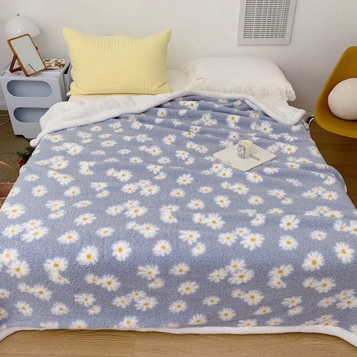 91家纺网 家纺一手货源 找家纺 昔可家纺 2021新款羊羔泰迪绒印花毛毯-第二组图浅蓝小雏菊