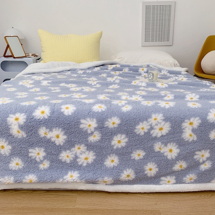 91家纺网 家纺一手货源 找家纺 昔可家纺 2021新款羊羔泰迪绒印花毛毯-第二组图浅蓝小雏菊