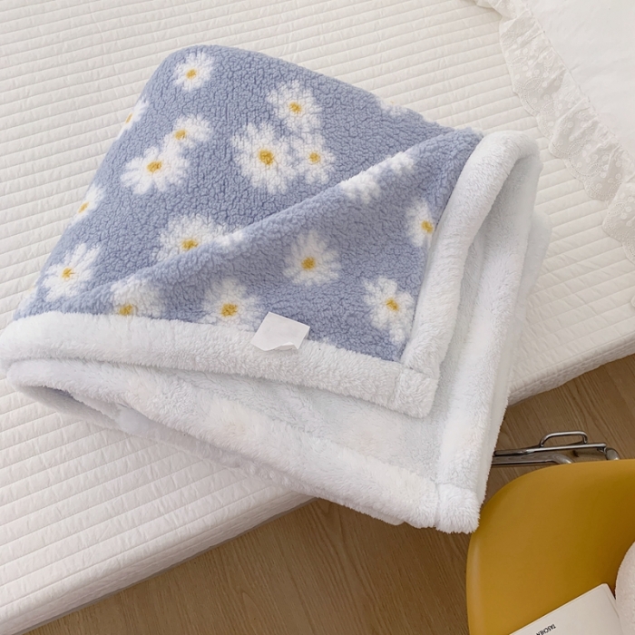 91家纺网 家纺一手货源 找家纺 昔可家纺 2021新款羊羔泰迪绒印花毛毯-第二组图浅蓝小雏菊