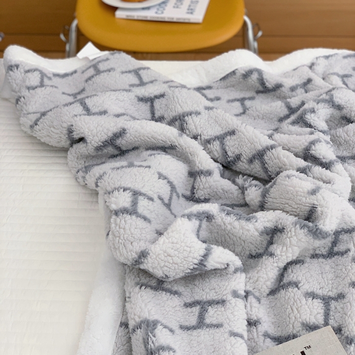 91家纺网 家纺一手货源 找家纺 昔可家纺 2021新款羊羔泰迪绒印花毛毯-第二组图 时尚H