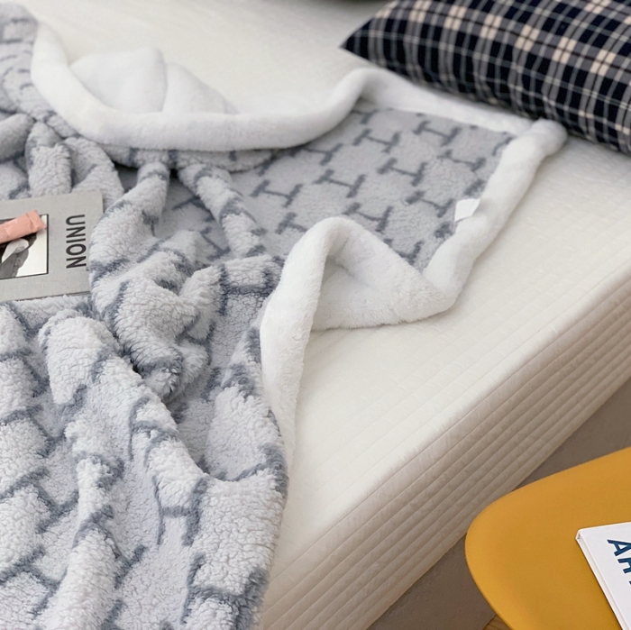 91家纺网 家纺一手货源 找家纺 昔可家纺 2021新款羊羔泰迪绒印花毛毯-第二组图 时尚H