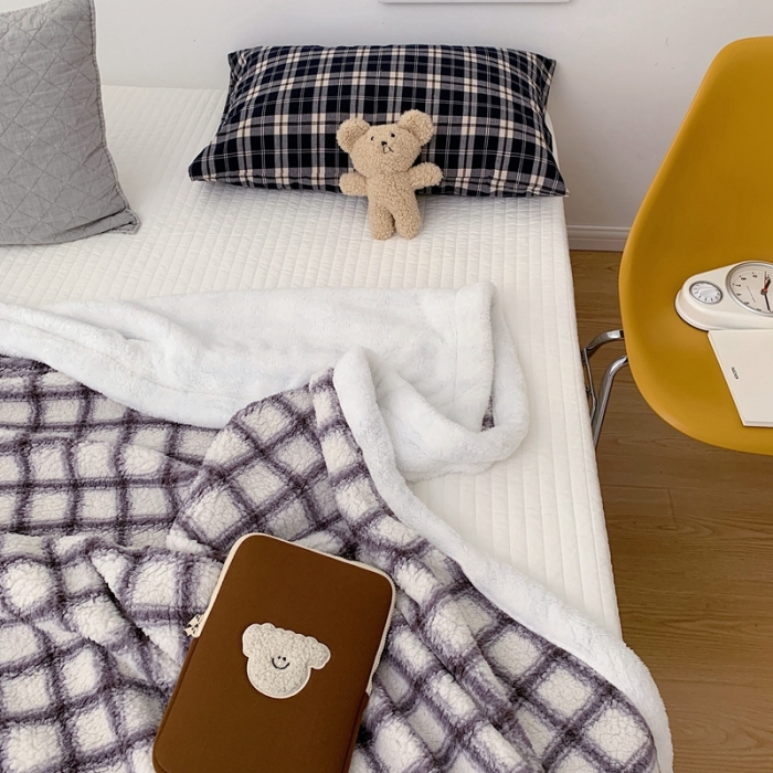 91家纺网 家纺一手货源 找家纺 昔可家纺 2021新款羊羔泰迪绒印花毛毯-第二组图小香风格子