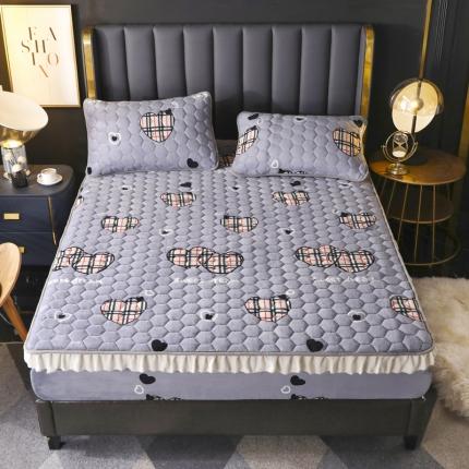 91家纺网 家纺一手货源 找家纺 情煊家纺 2022新款牛奶绒印花单品花边款夹棉床笠 心连心