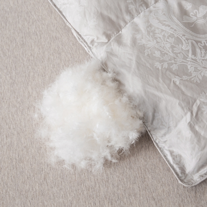 91家纺网 家纺一手货源 找家纺 俏企鹅2025新款120支柔赛丝提花圣罗兰鹅绒被 灰色