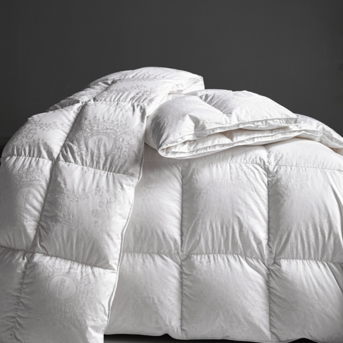 91家纺网 家纺一手货源 找家纺 俏企鹅2025新款120支柔赛丝提花圣罗兰鹅绒被 白色
