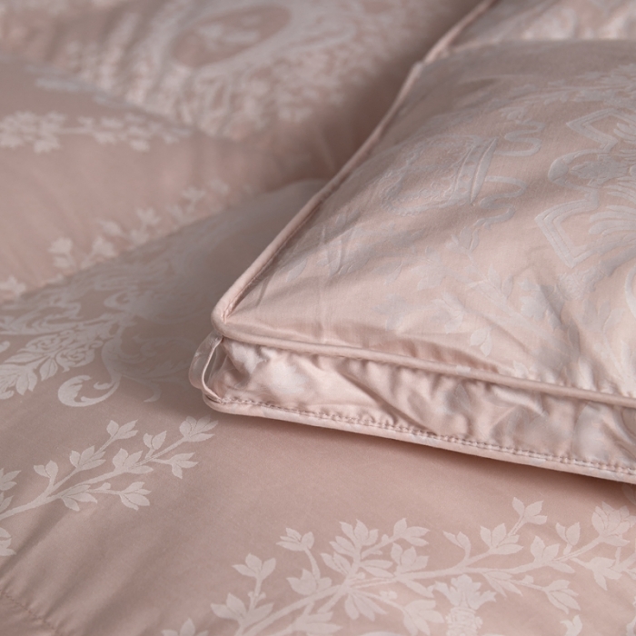 91家纺网 家纺一手货源 找家纺 俏企鹅2025新款120支柔赛丝提花圣罗兰鹅绒被 豆沙色