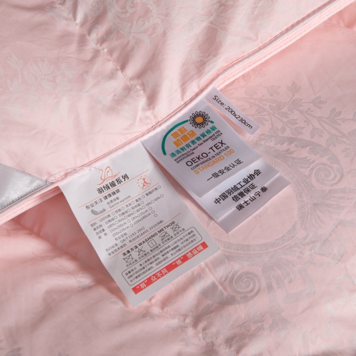 91家纺网 家纺一手货源 找家纺 俏企鹅2025新款120支柔赛丝提花圣罗兰鹅绒被 粉色