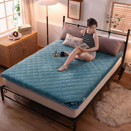 91家纺网 家纺一手货源 找家纺 寐珂家纺新款法莱绒床垫牛奶绒床垫