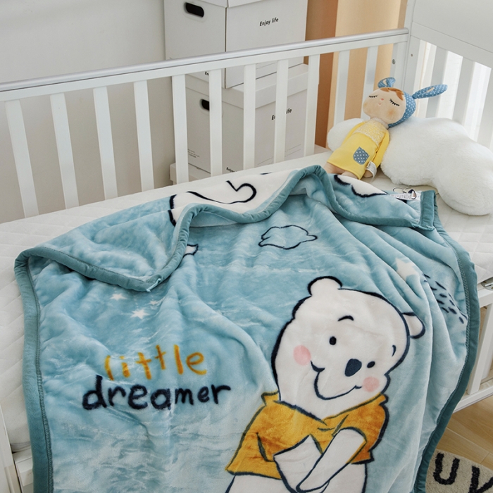 91家纺网 家纺一手货源 找家纺 小芽家居 2024新款拉舍尔绒婴儿毯毛毯儿童毯 维尼