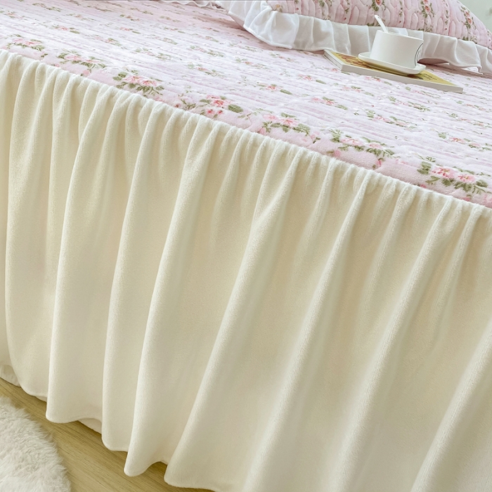 91家纺网 家纺一手货源 找家纺 米莱家纺 2021新款牛奶绒夹棉床裙三件套 妙兰粉