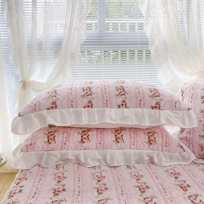 91家纺网 家纺一手货源 找家纺 米莱家纺 2021新款牛奶绒夹棉床裙三件套 妙兰粉