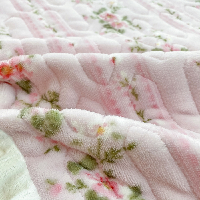 91家纺网 家纺一手货源 找家纺 米莱家纺 2021新款牛奶绒夹棉床裙三件套 妙兰粉