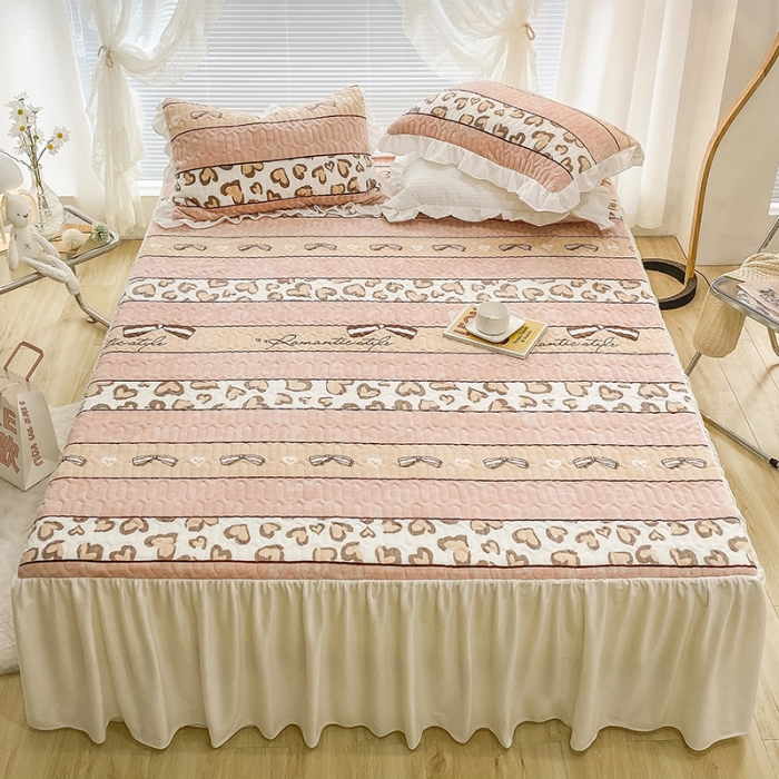 91家纺网 家纺一手货源 找家纺 米莱家纺 2021新款牛奶绒夹棉床裙三件套 心朵