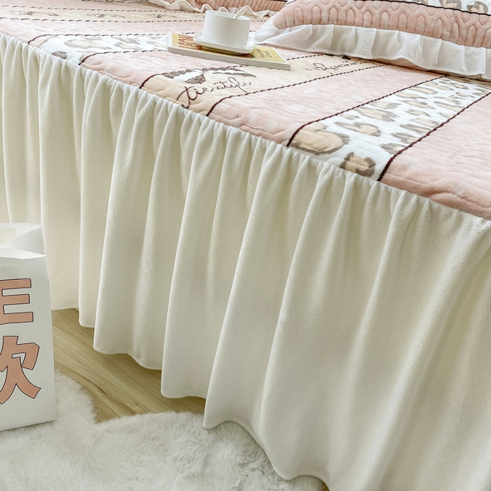 91家纺网 家纺一手货源 找家纺 米莱家纺 2021新款牛奶绒夹棉床裙三件套 心朵