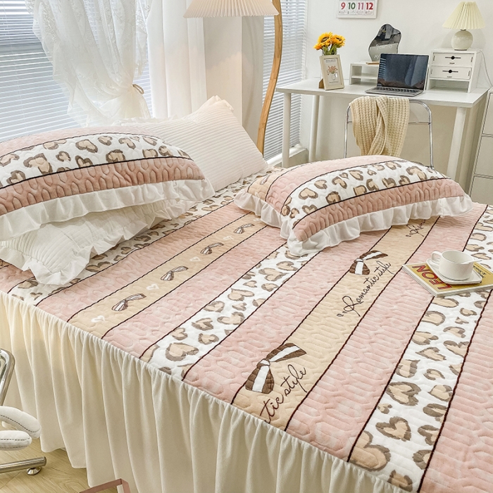 91家纺网 家纺一手货源 找家纺 米莱家纺 2021新款牛奶绒夹棉床裙三件套 心朵