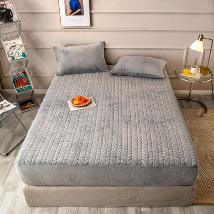 91家纺网 家纺一手货源 找家纺 黑科技230g牛奶绒夹棉床笠 加棉保护垫