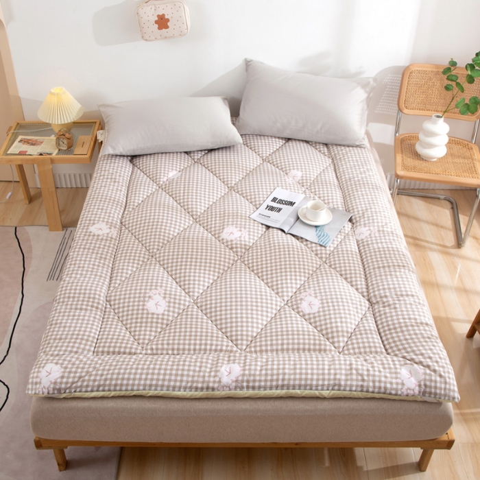 91家纺网 家纺一手货源 找家纺 2025新款 全棉纱布棉花床垫（新疆棉填充）量大价优 格子咖