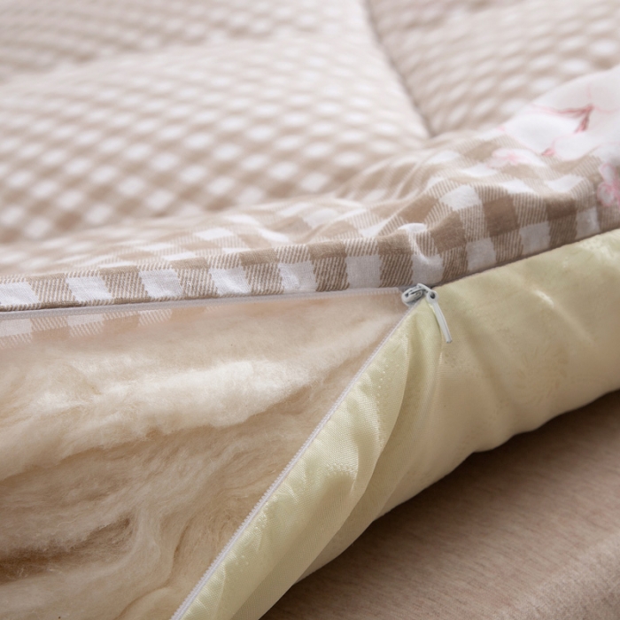 91家纺网 家纺一手货源 找家纺 2025新款 全棉纱布棉花床垫（新疆棉填充）量大价优 格子咖