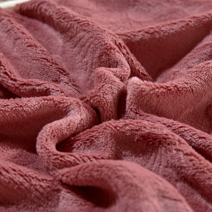 91家纺网 家纺一手货源 找家纺 兴美佳家纺2021新款雕花牛奶绒四件套 豆沙红