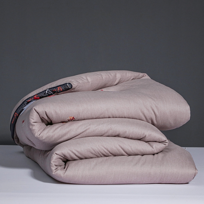 91家纺网 家纺一手货源 找家纺 （总）榻尚家居2021新款赋热绣花小黑被